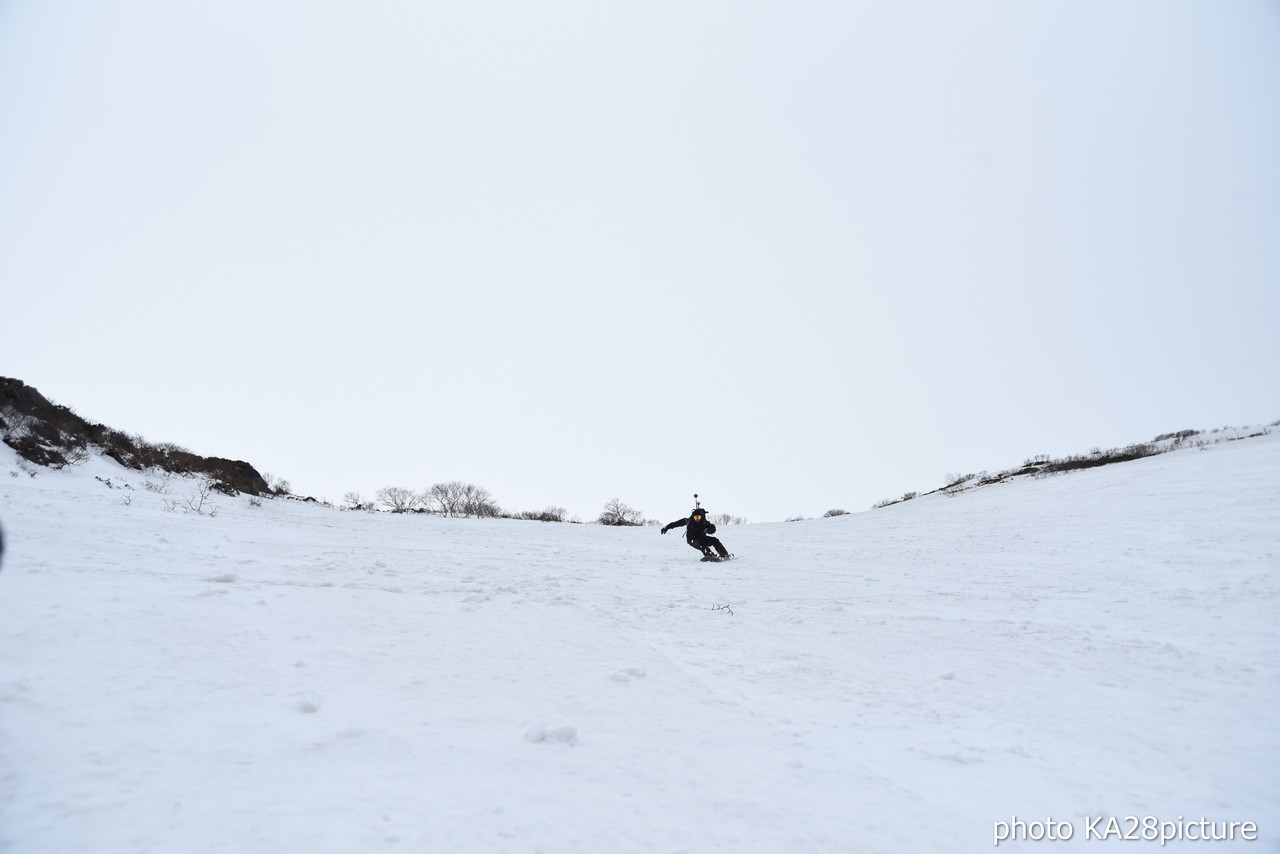 大雪山層雲峡黒岳ロープウェイスキー場　積雪 380cm！標高1,984ｍの黒岳山頂から大斜面にシュプールを描く(*^^)v 